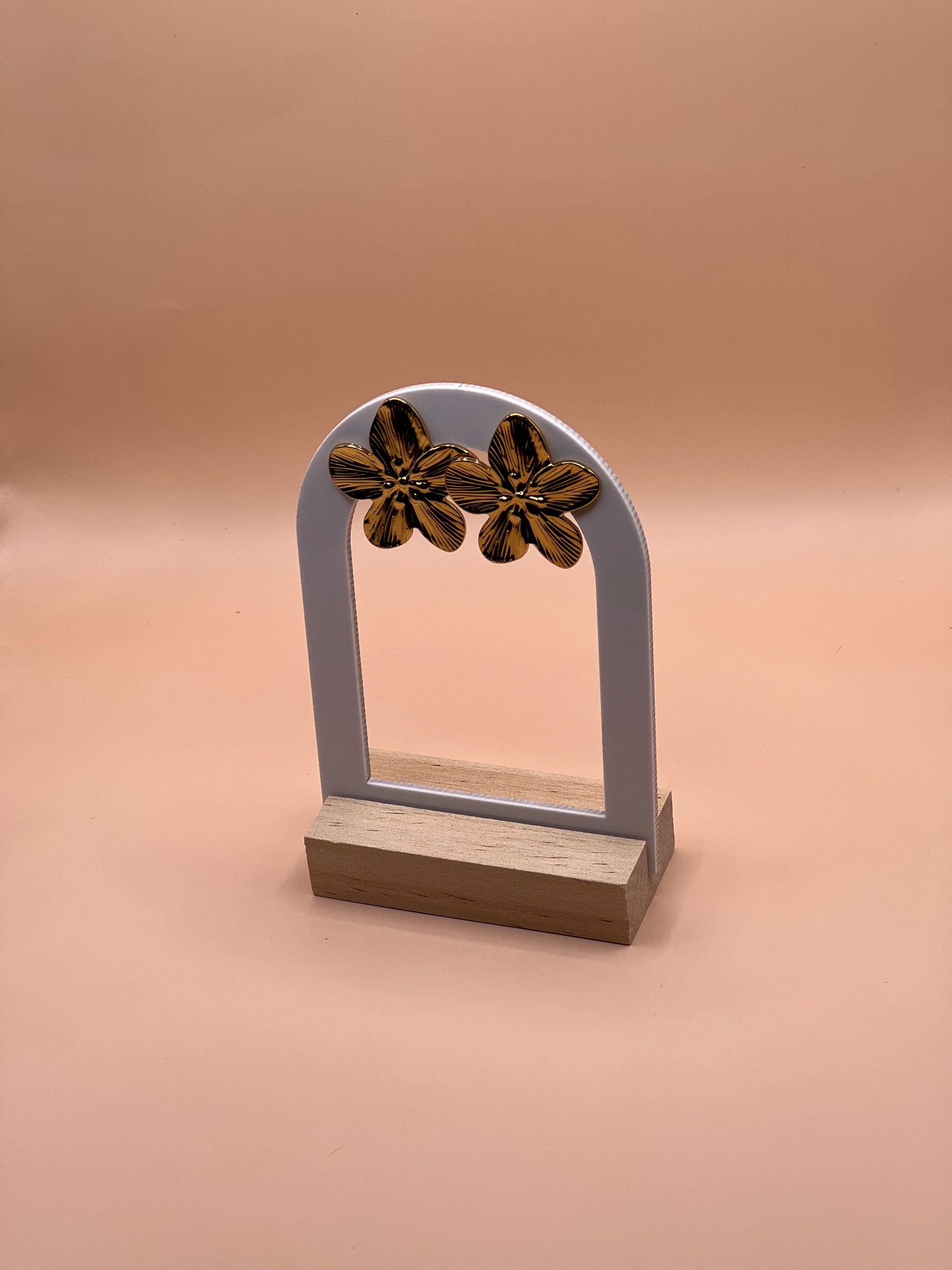 Boucle d'oreille design fleur