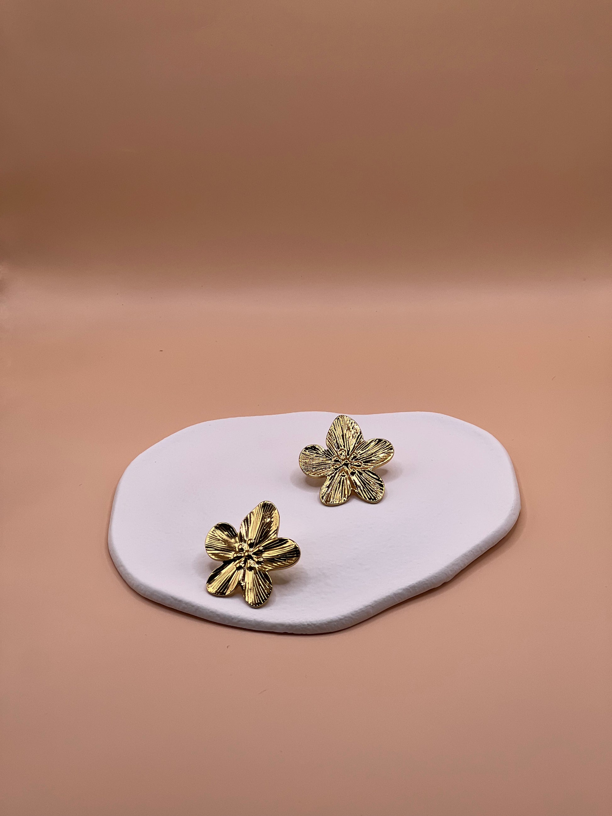 Boucle d'oreille design fleur