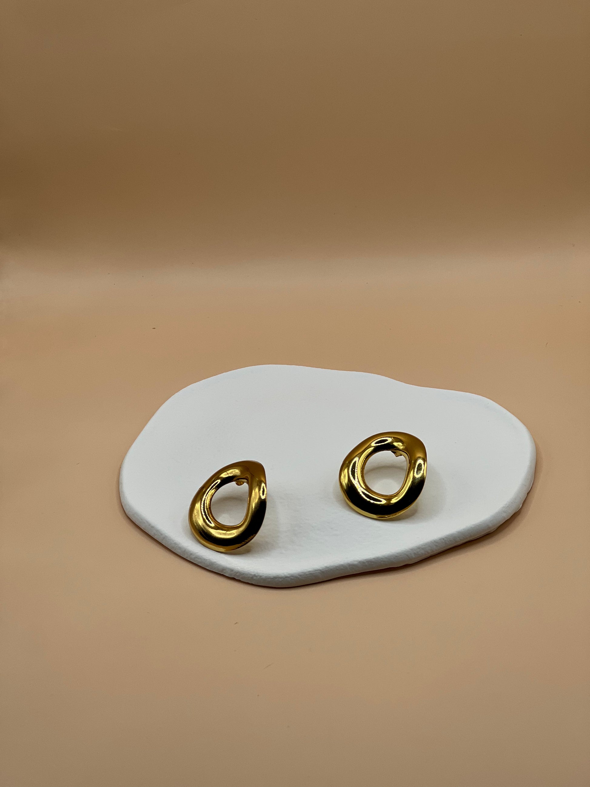 Boucle d'oreille sculptural